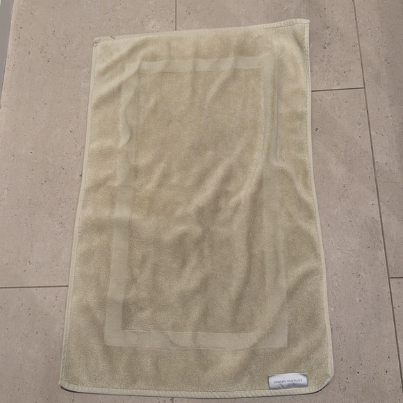 Restoration Hardware bath mat. - Picture 2 of 4